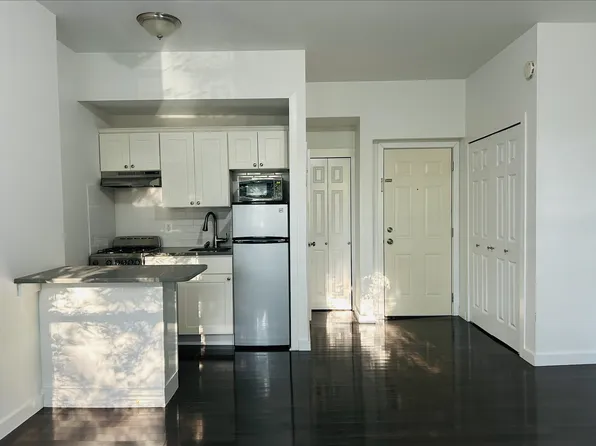 918 Saint Nicholas's Avenue image 1 of 8