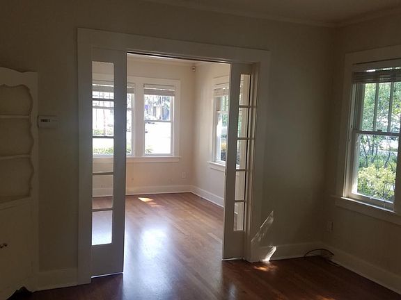 3rd image of 716 Oak Grove Ave