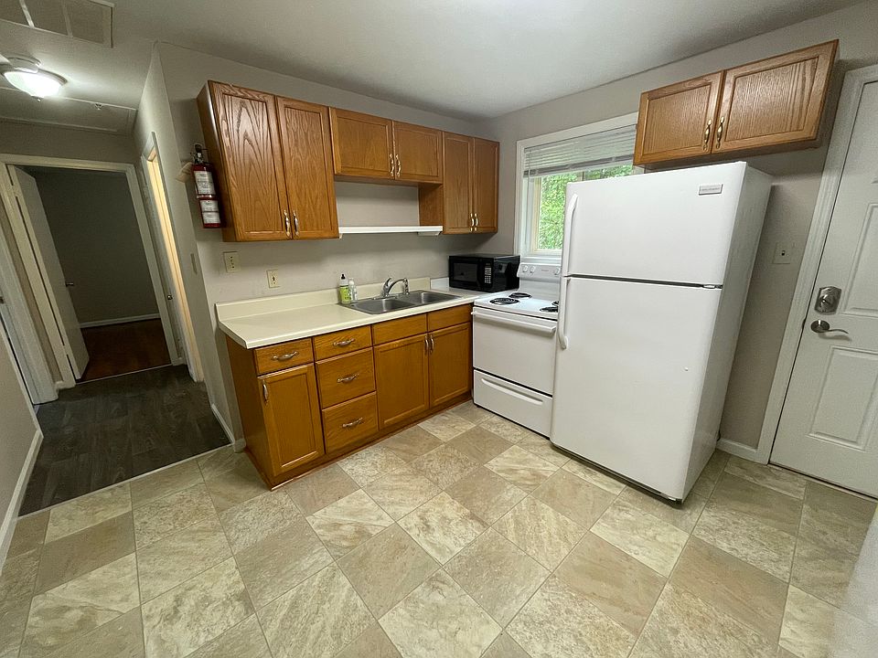 Another view of the kitchen.