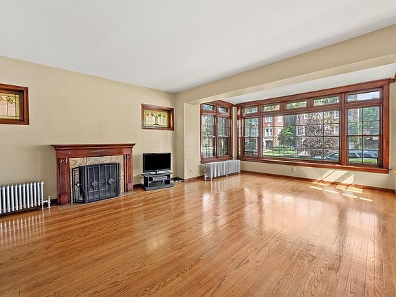 5th image of 7116 S Luella Ave