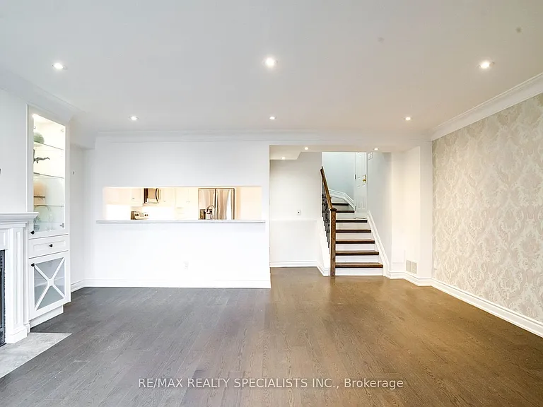 100 Arbors Ln #Townhouse 5 — Photo 5