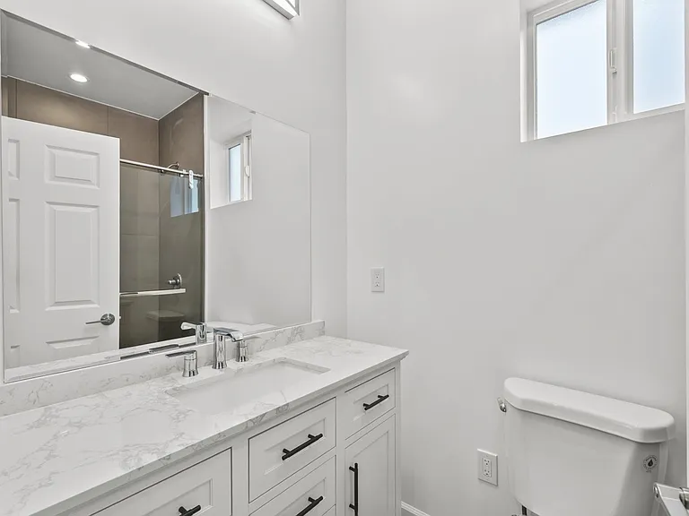 15836 Eccles St — Photo 26