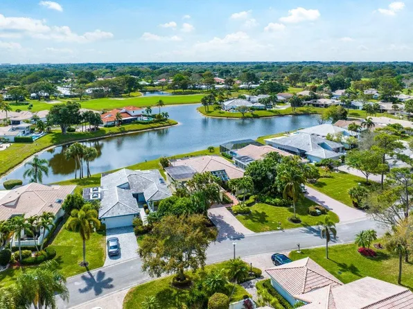 31 Woods Lane, Boynton Beach, FL 33436
