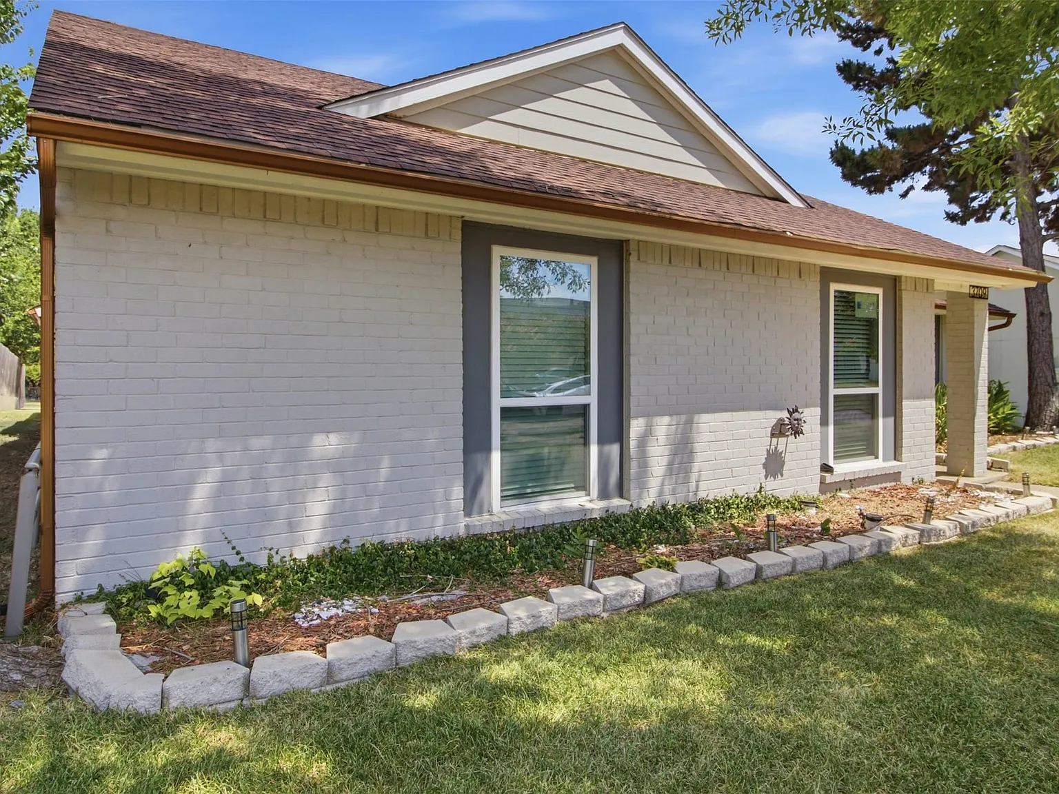 3 bed, 2.0 bath, 1479 sqft, $2,350 — Photo 3