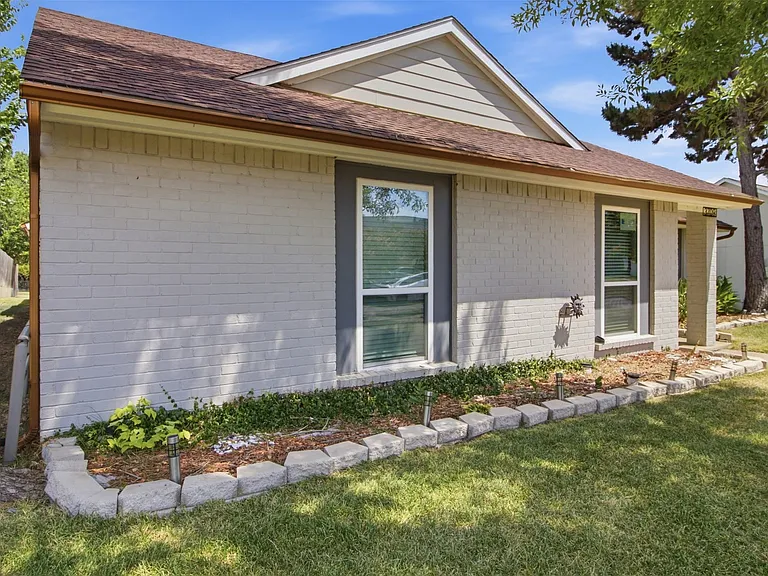 3709 Yaupon Dr — Photo 3