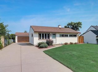 7132 W Allerton Ave, Greenfield, WI 53220