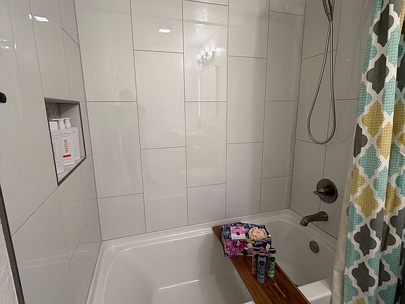 3rd image of 2018 Stonegate Cir