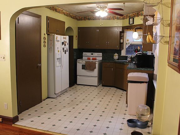 5th image of 3236 Ravenna Ave NE