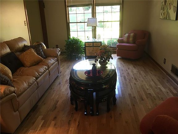 4th image of 862 Hardwood Ct