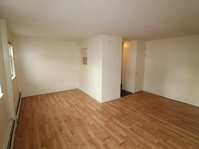 33 Burnside Ave #A8 — Photo 5