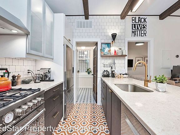 5th image of 1036 N Winchester Ave #9588046
