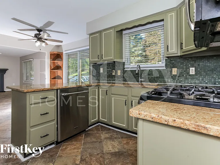 6012 Kingsgate Dr — Photo 8