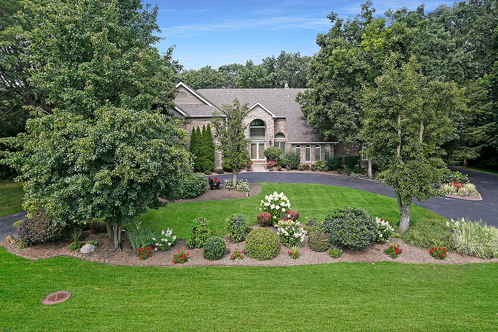 54 Woodview Ln photo 1