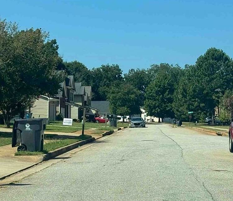 Exterior Neighborhood (street photo)