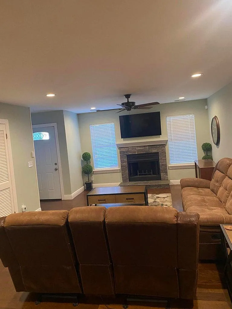 3 bed, 2.5 bath, 1250 sqft, $2,000 — Photo 2