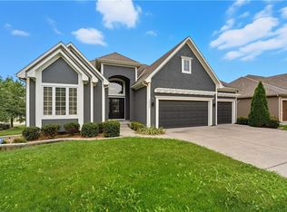 1052 SW Argyl St, Lees Summit, MO 64081