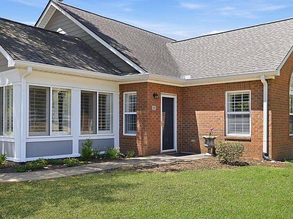 3rd image of 247 Oak Club Ln