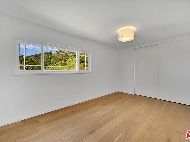 1758 Clear View Dr — Photo 28