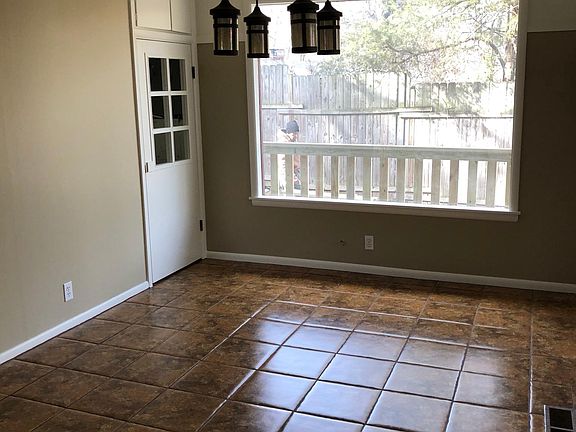 3rd image of 1658 W Hotz Dr