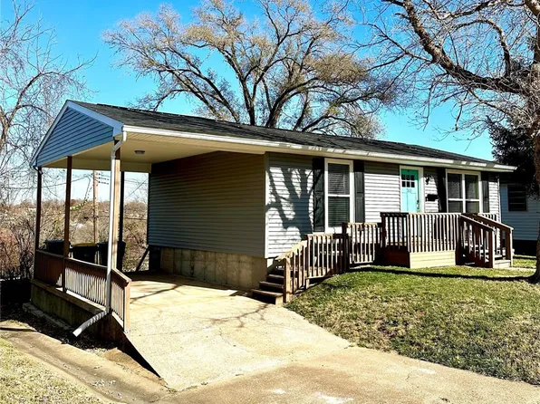 703 Perry St, De Soto, MO 63020