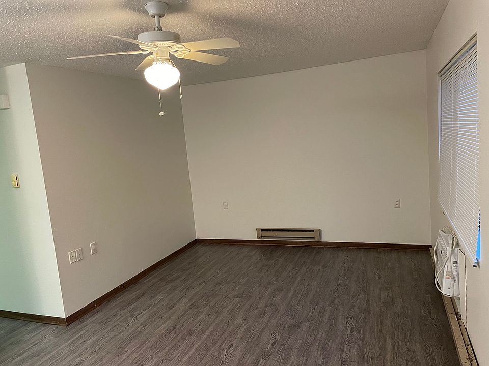 1st image of 425 N Dubuque St #13