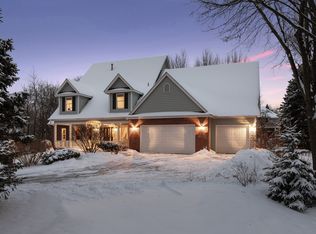 853 Great Oaks Trl, Eagan, MN 55123