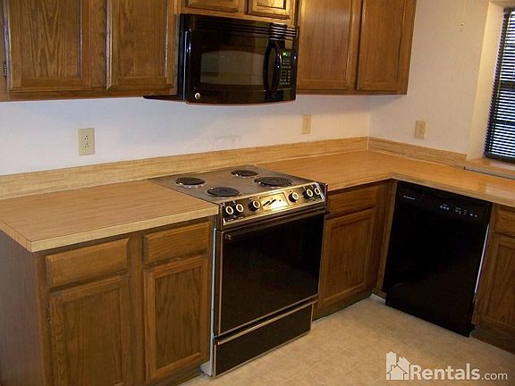 5th image of 2922 Naples Dr