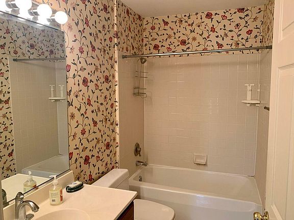 5th image of 700 Geneva National Ave N #621