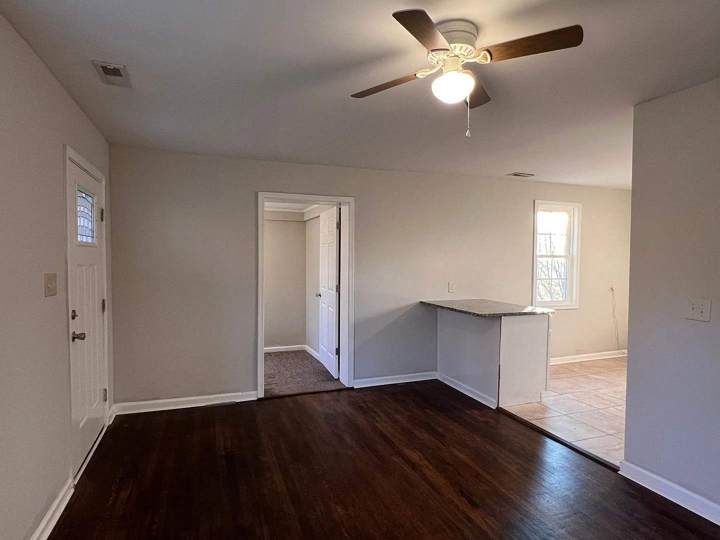 3 bed, 1.0 bath, 846 sqft, $1,695 — Photo 3