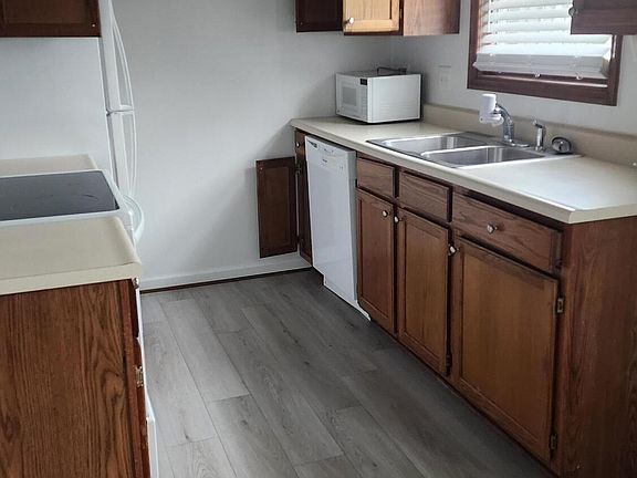5th image of 303 Remington Ct