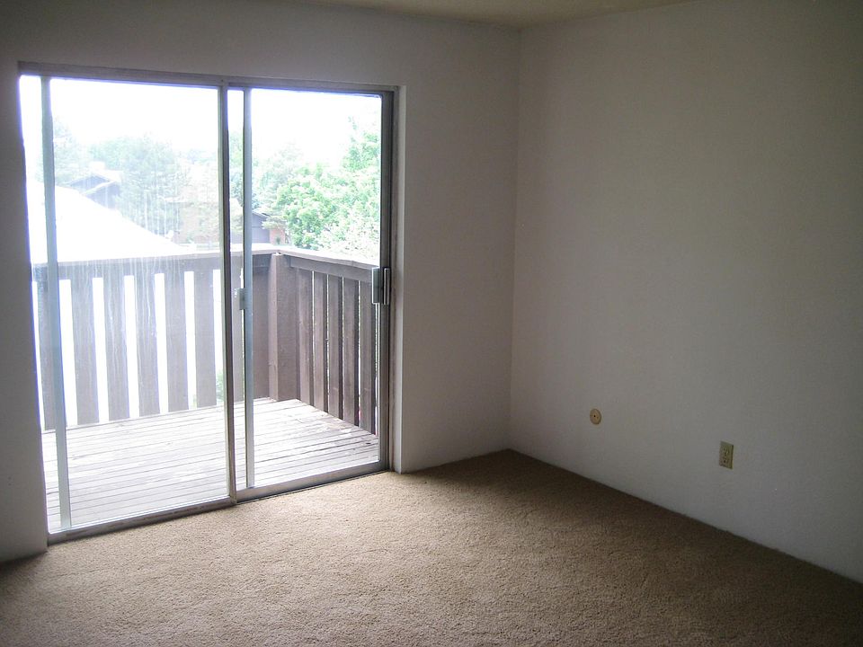 Master BR has a balconey.