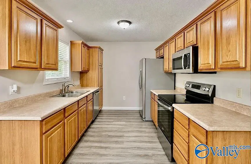 3 bed, 2.0 bath, 1300 sqft, $1,750 — Photo 4