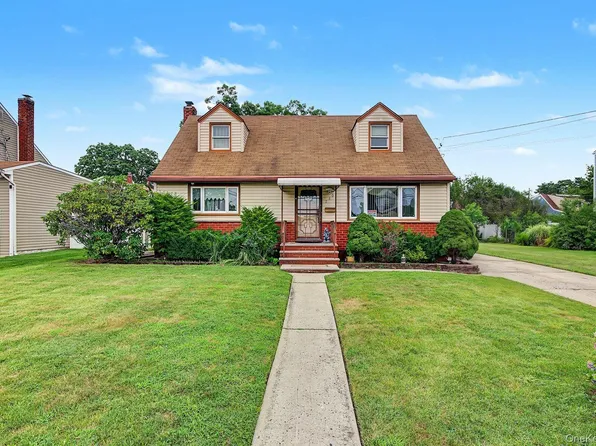 240 28th Street, Copiague, NY 11726