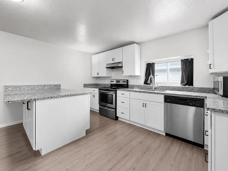 140 W 400 N — Photo 4