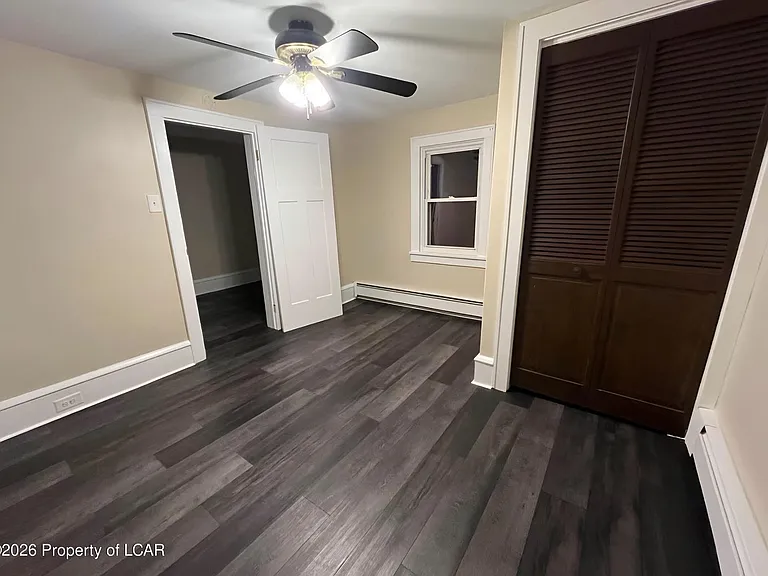 260 E Grove St — Photo 25