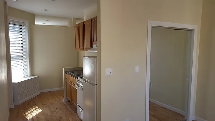 Rented by Joel Weisz, LREB | media 5