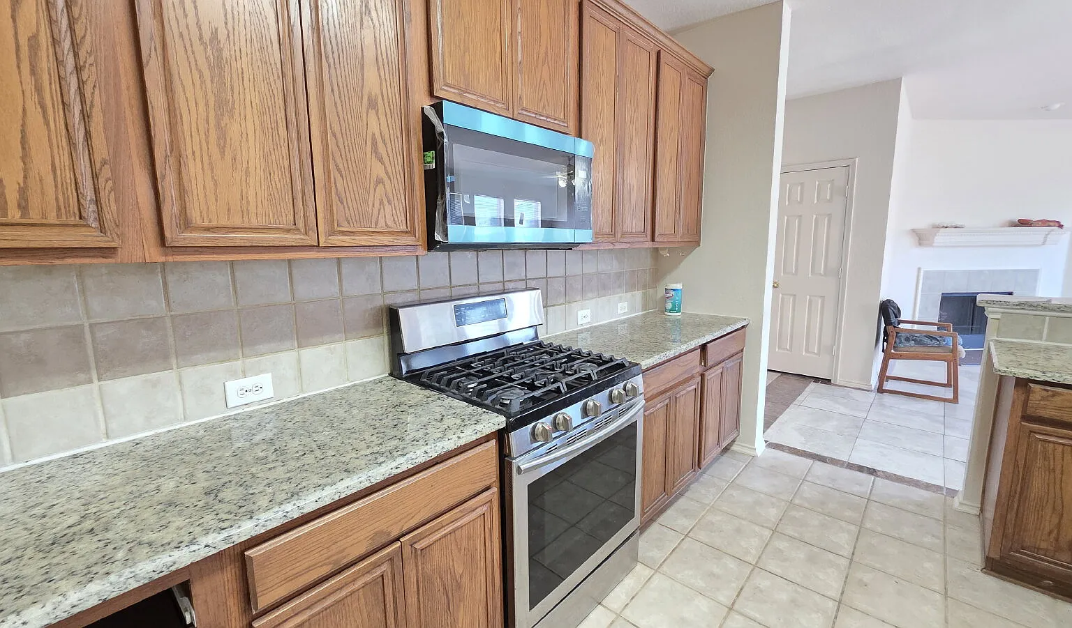 4 bed, 3.0 bath, 2640 sqft, $2,795 — Photo 3