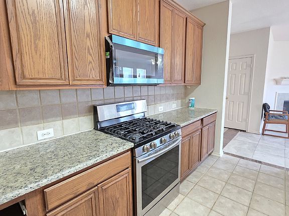 3rd image of 1608 Broadmoor Dr