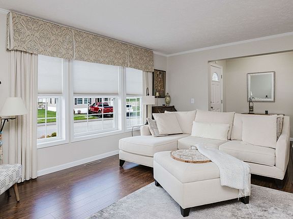 4th image of 210 Linsay Dr