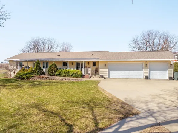 1030 Lynda Rd, Waterloo, IA 50701