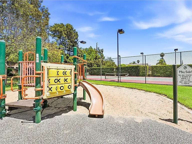 845 Woodcrest Ave — Photo 32