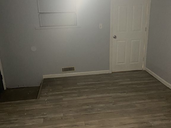 4th image of 1910 Agnes St