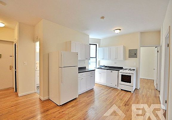 2nd image of 256 Gates Ave APT 2A