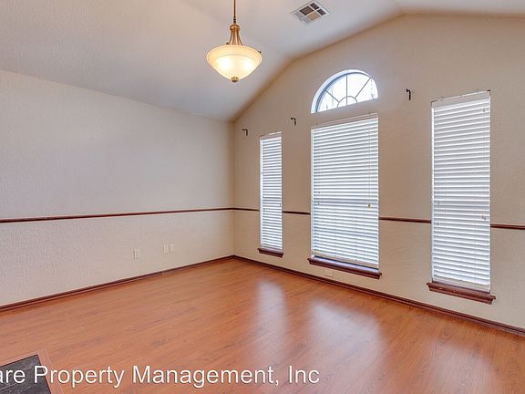 5th image of 16221 Sugar Loaf Dr