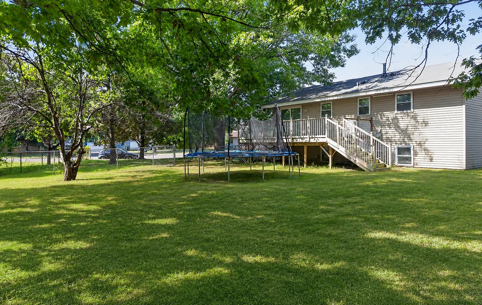 5 bed, 1901 sqft, $2,975 — Photo 4
