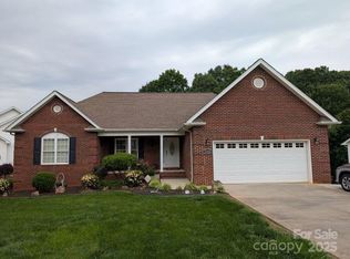 1764 Pipers Ridge Cir NW, Conover, NC 28613
