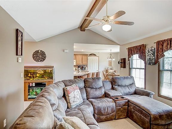 3rd image of 303 Driftwood Dr