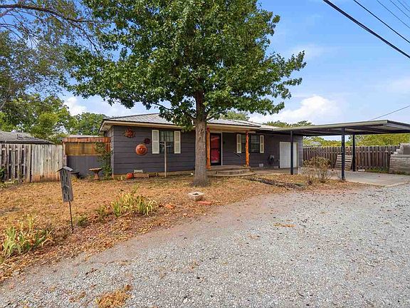 3rd image of 409 1/2 Pecan Ave