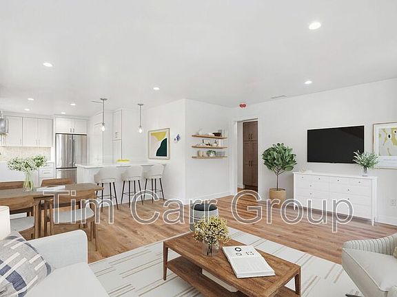 5th image of 320 Catalina Dr #A