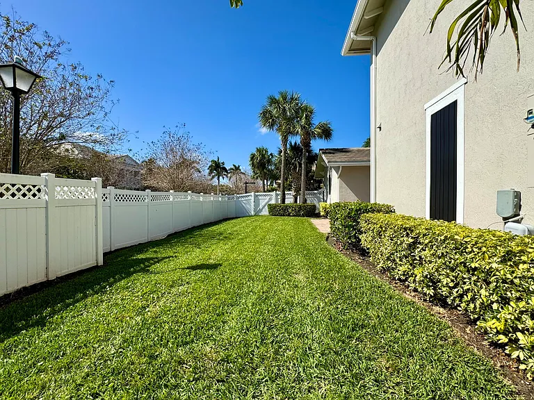 2758 Avalon Way — Photo 5